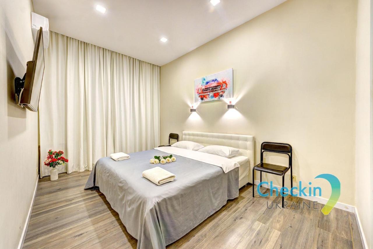Two-Bedroom Apartment In The Center Near The National Sports Complex “Olympiyskiy” Kiev Ngoại thất bức ảnh